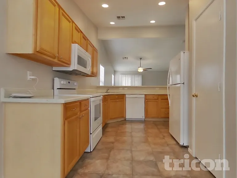 10819 W Virginia Ave — Photo 7