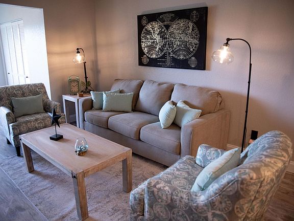 Living Room (alternate view)
