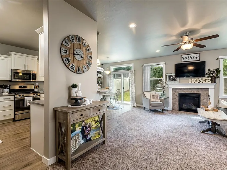 9549 Goldenpond Ct — Photo 32