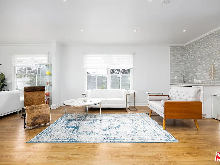 1110 W Muirlands Dr — Photo 5