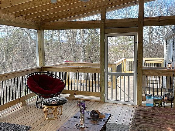 4th image of 1121 Valentine Cir