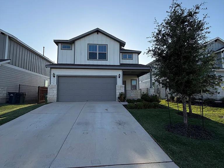 133 Bennington Dr — Photo 1