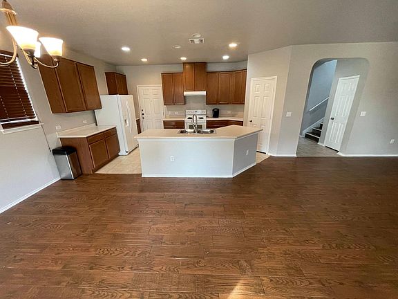 4th image of 1521 Berlin Ln