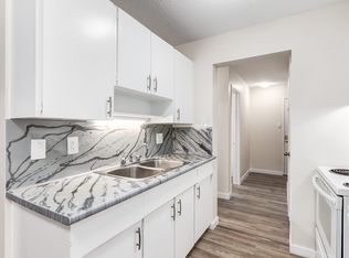 Merle Manor, Edmonton, AB T5H 1M3