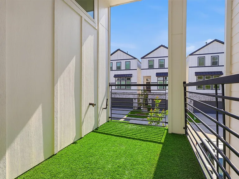 5305 Donovan Gardens Ln — Photo 33