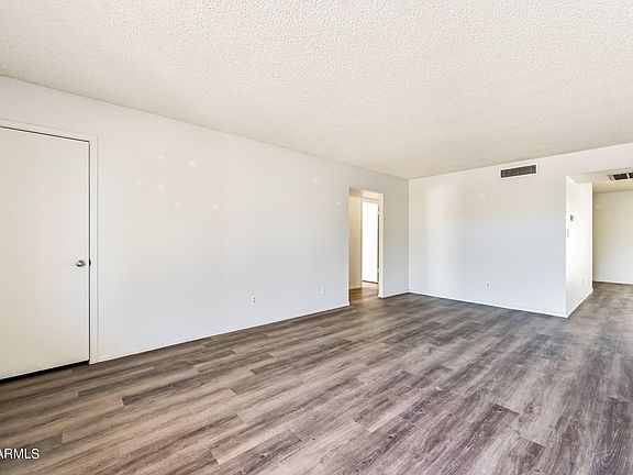 4th image of 2102 E La Donna Dr