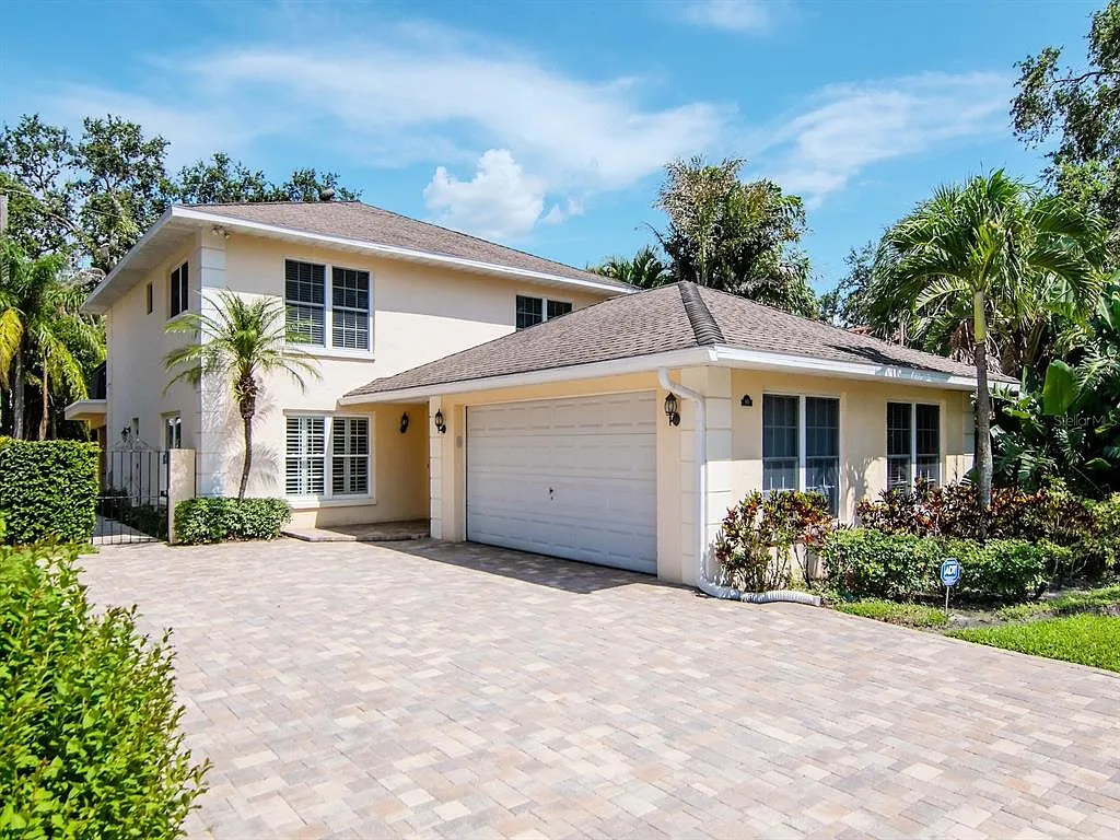 4 bed, 3.0 bath, 2736 sqft, $7,900 — Photo 3