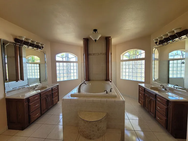 3323 SW 27th Pl — Photo 19