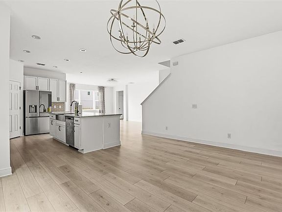 5th image of 14452 CRESTAVISTA AVENUE