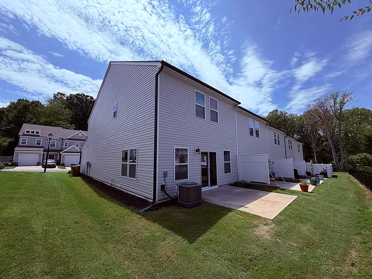 12 Saltford Ln — Photo 3