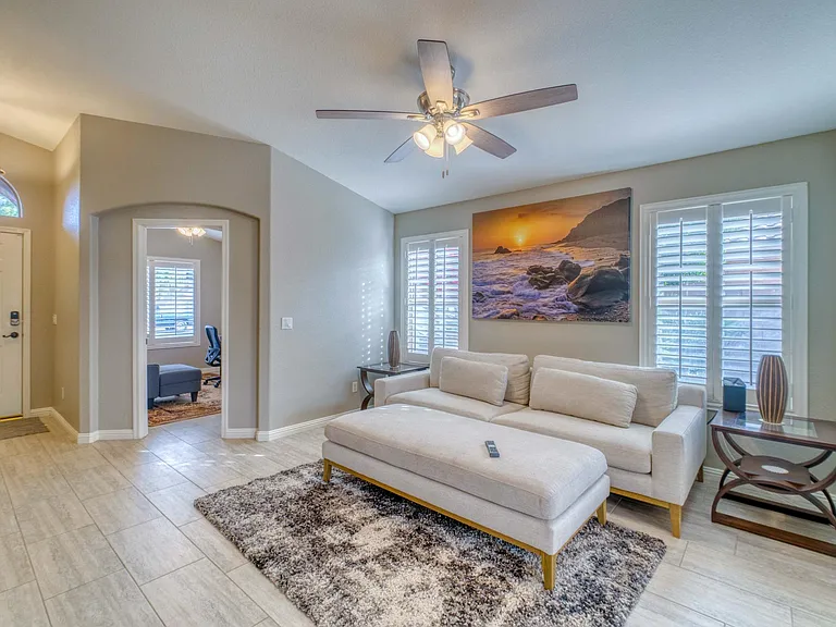 3145 E Desert Ln — Photo 15