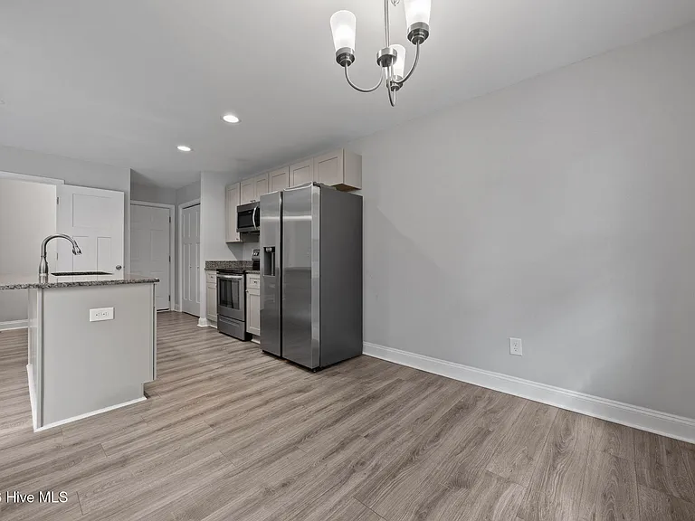 645 S Gaines St — Photo 32