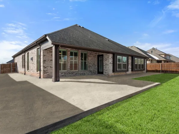 137 Fireberry Dr, Glenn Heights, TX 75154