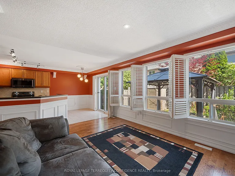 131 Laurelhurst Cres — Photo 7