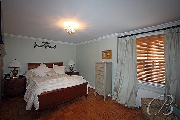 Sold by Bellmarc Realty | media 6