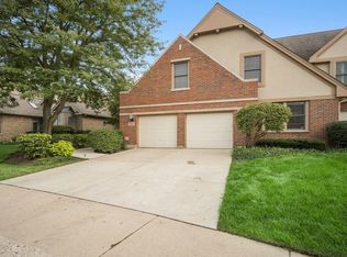 2557 Windrush Ln, Northbrook, IL