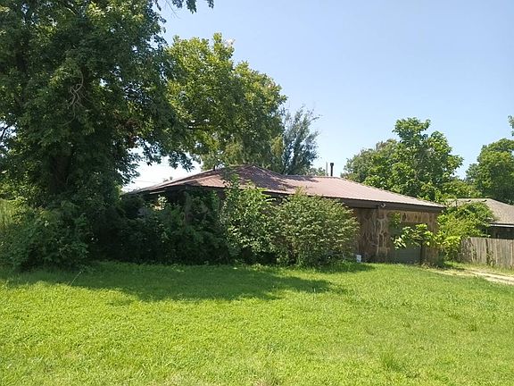 3rd image of 545 W Poplar St