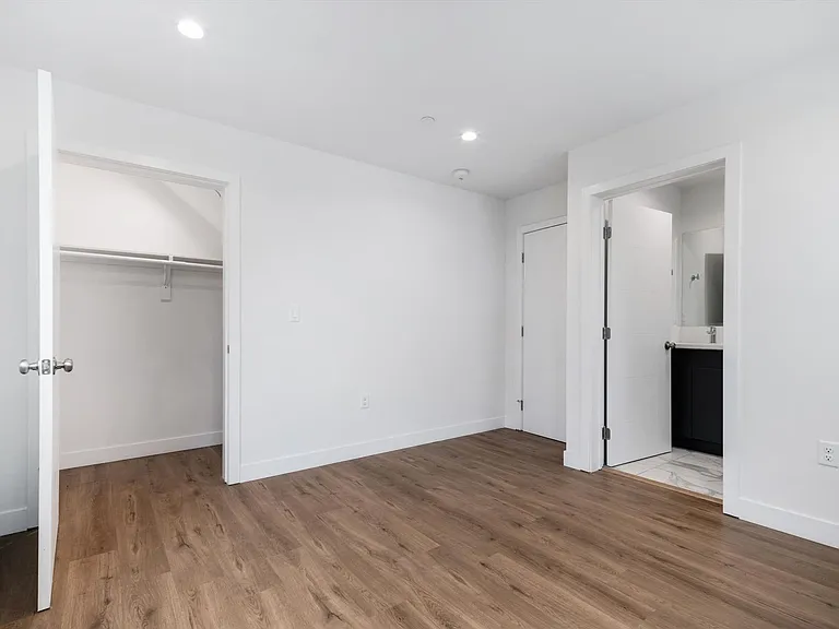 332 N Alexandria Ave — Photo 7