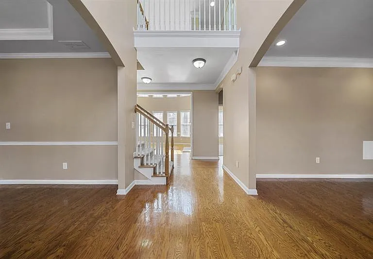 130 Candler Ct — Photo 2