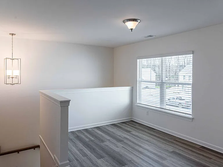 3348 Pepperpike Ct — Photo 13