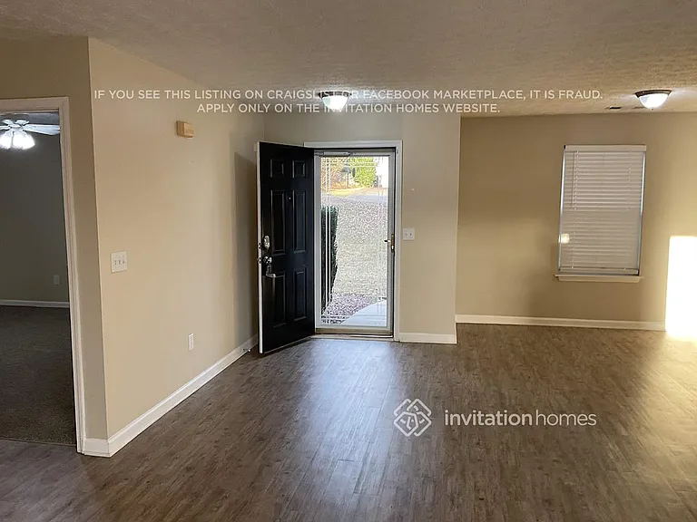 7355 Tatum Woods Dr — Photo 3