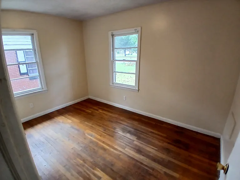 4213 Swann St — Photo 3