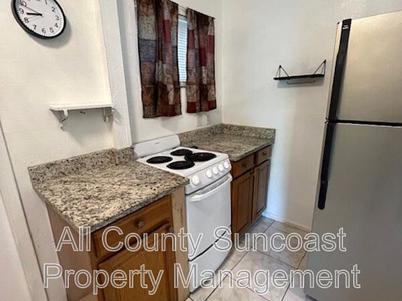 4th image of 4527B 44th Ave N