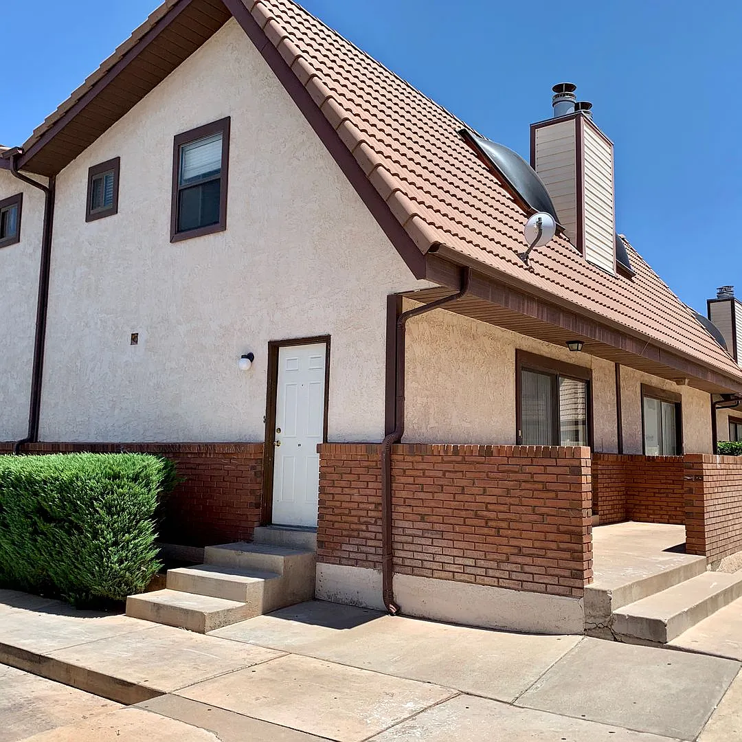 Fully Remodeled 3-BR, 3-BA Townhome with Kitchenette in Basement — Photo 1