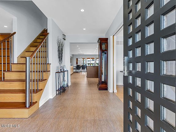 5th image of 16 Meadow Avenue