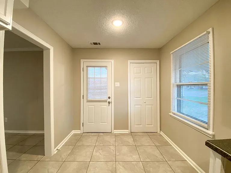 4454 Kimball Ave — Photo 9