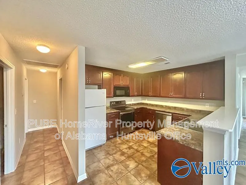 4 bed, 3.0 bath, 2656 sqft, $1,995 — Photo 4