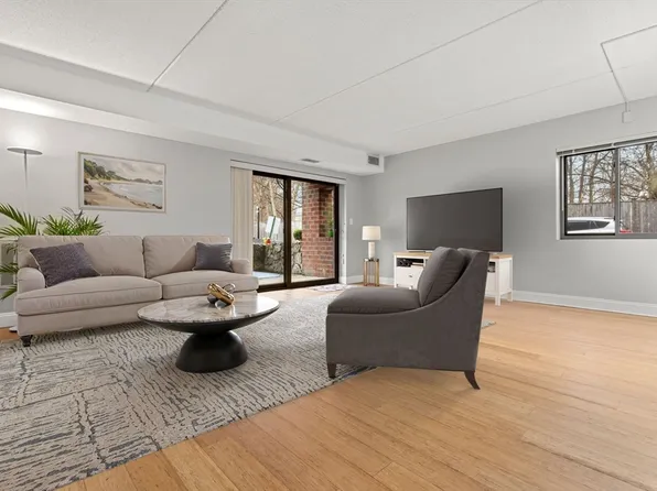 159 Main St APT 8B, Stoneham, MA 02180