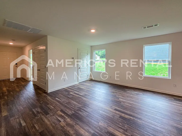 4325 Henry Rd — Photo 14