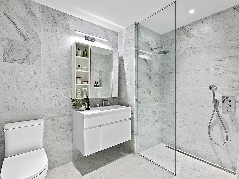 144 1st St #6G — Photo 4