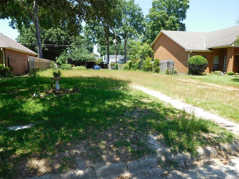 2nd image of 3929 Elm Ave