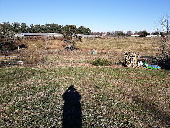 2nd image of 171 Hanging Tree Ln