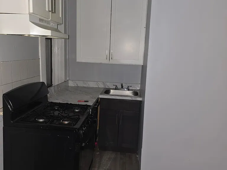 137 3rd St #2 — Photo 1