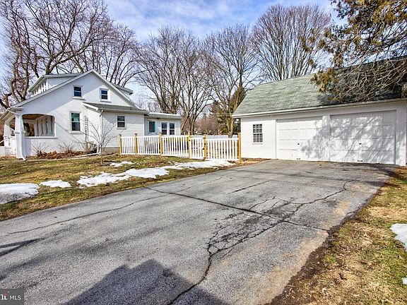 5th image of 379 E Roseville Rd