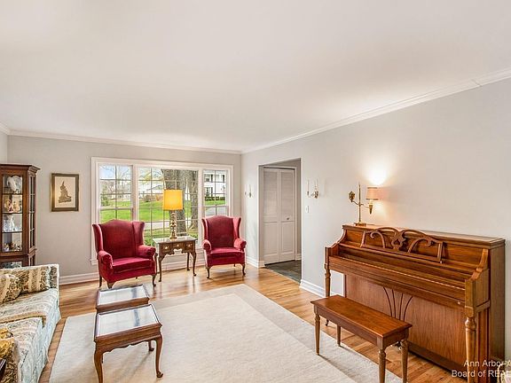 4th image of 3462 Tothill Dr