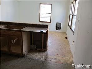 5th image of 13618 Superior St