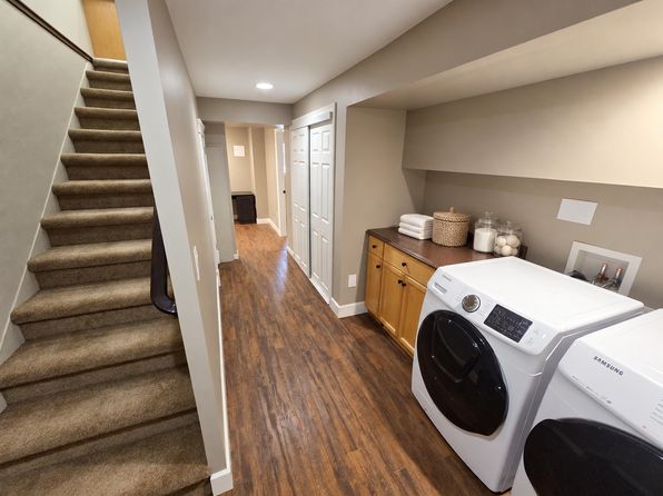 3 bedroom rental in Surrey — photo 17