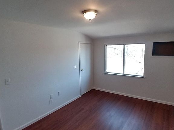 5th image of 119 Cotter Ave