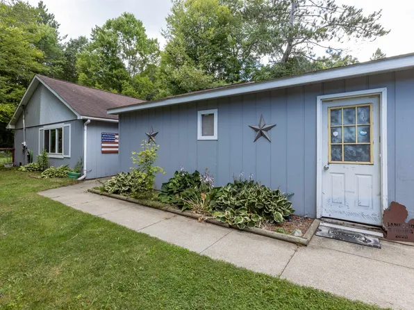 1951 N Hope Rd, Midland, MI 48642