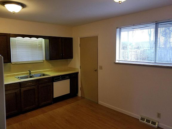 Kitchen (2)