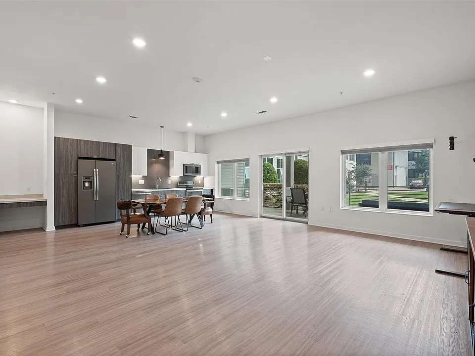 4361 S Congress Ave #111