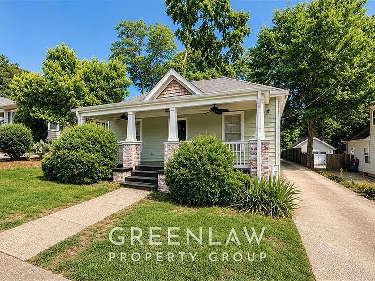 1960 Cambridge Ave — Photo 2