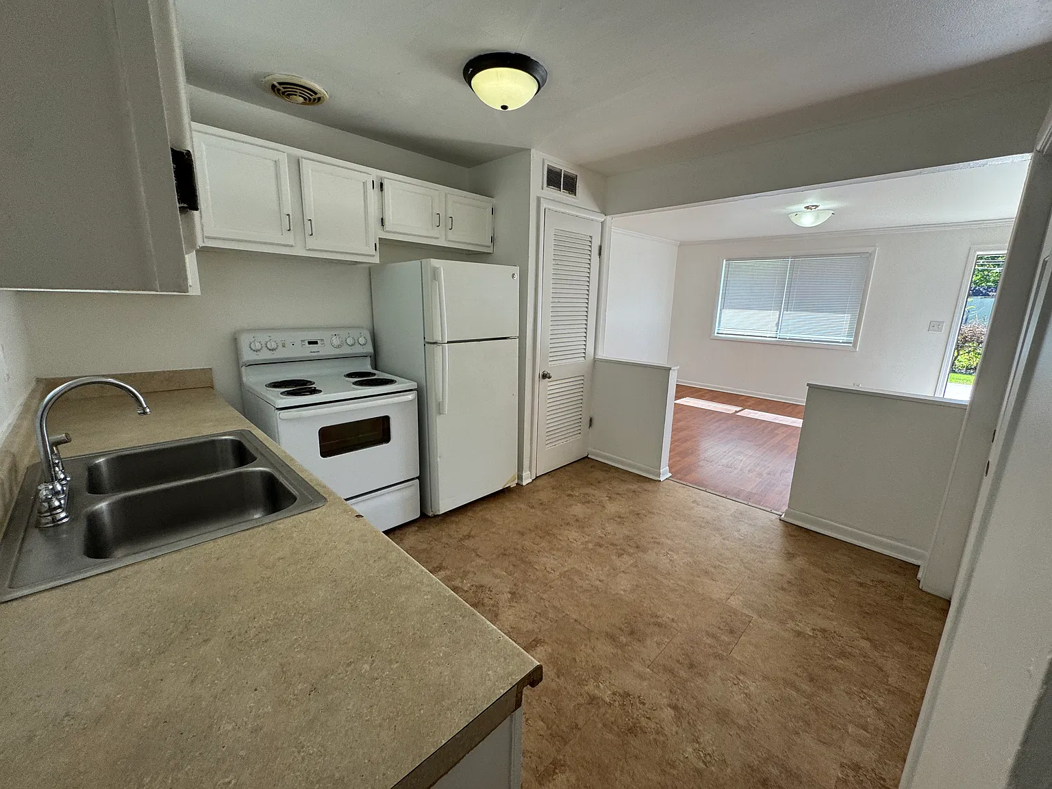2 bed, $1,200 — Photo 4