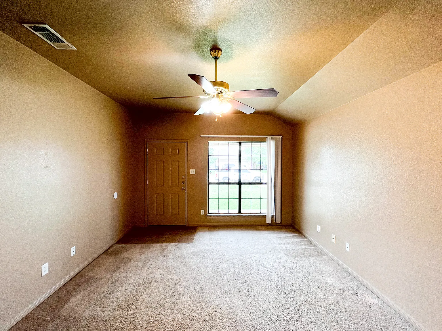 3 bed, 1241 sqft, $1,150 — Photo 3