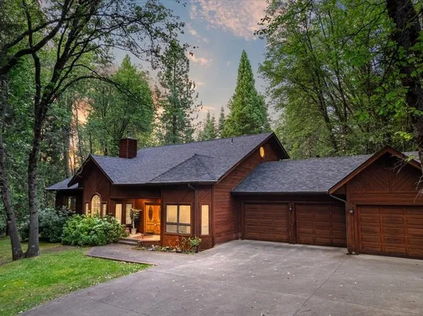 307 N Adams Dr, Mount Shasta, CA 96067