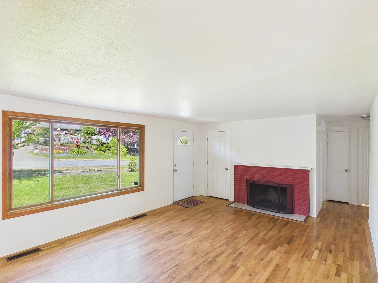3 bed, 2308 sqft, $3,600 — Photo 3